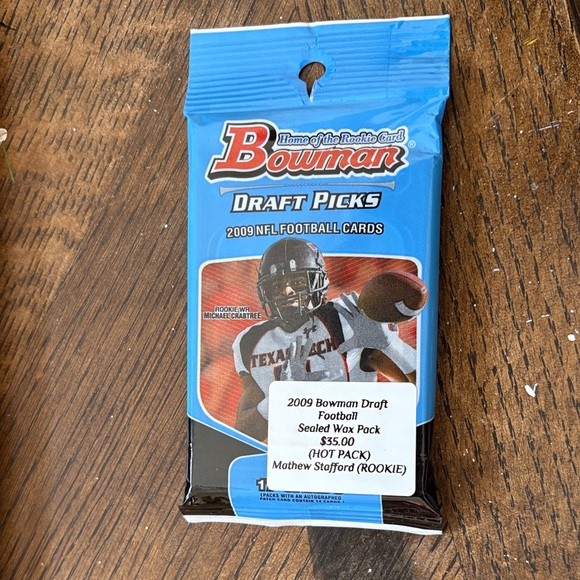 (1) 2009 Bowman Draft Picks Football Card Pack ***HOT PACK*** Mathew Stafford RC - Picture 1 of 2